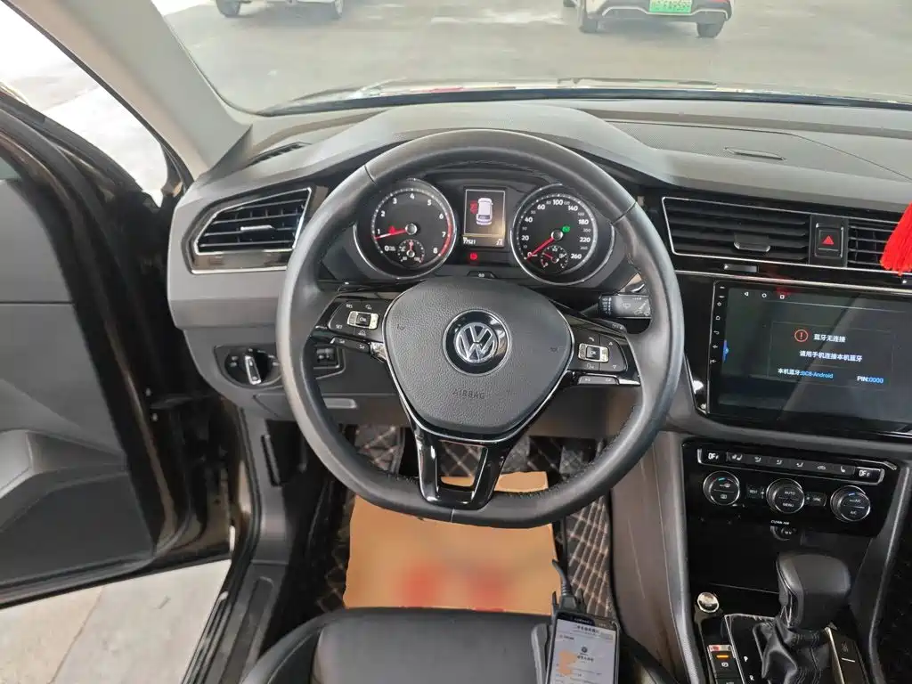 Volkswagen Tiguan L — фото 7