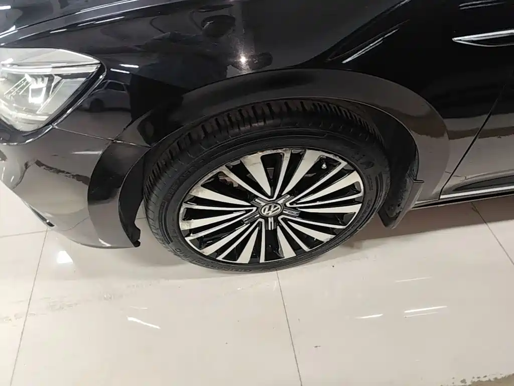Volkswagen Passat — фото 23