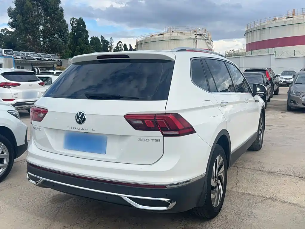 Volkswagen Tiguan L — фото 11