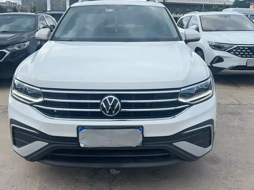Volkswagen Tiguan L — фото 6
