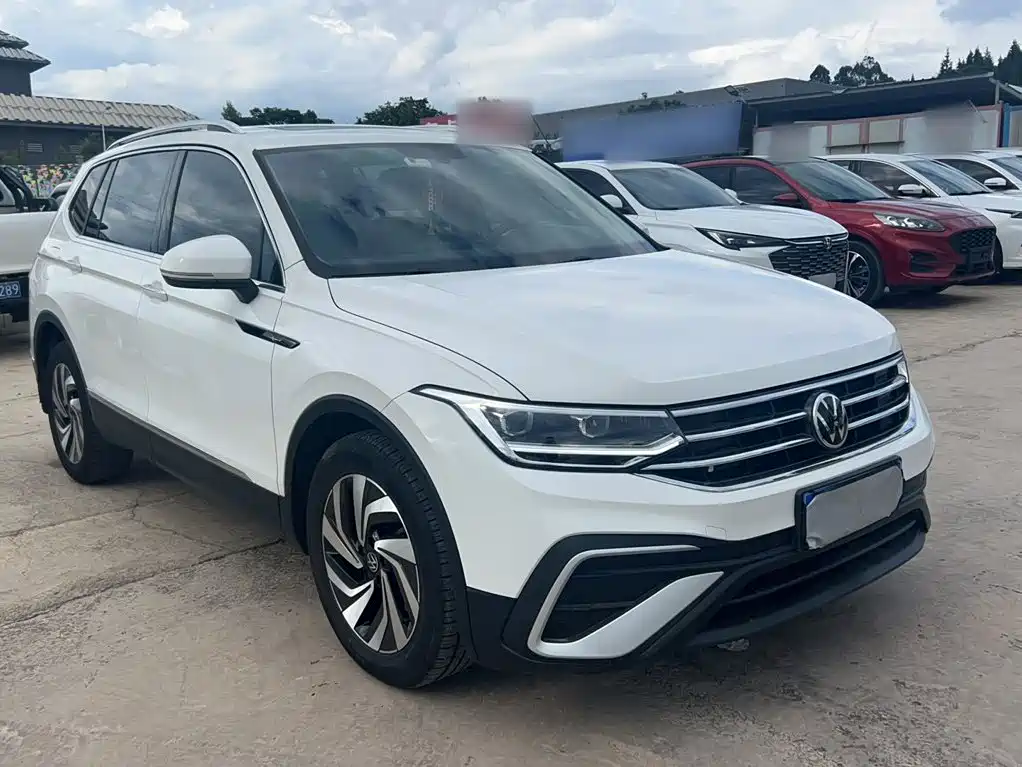 Volkswagen Tiguan L — фото 7