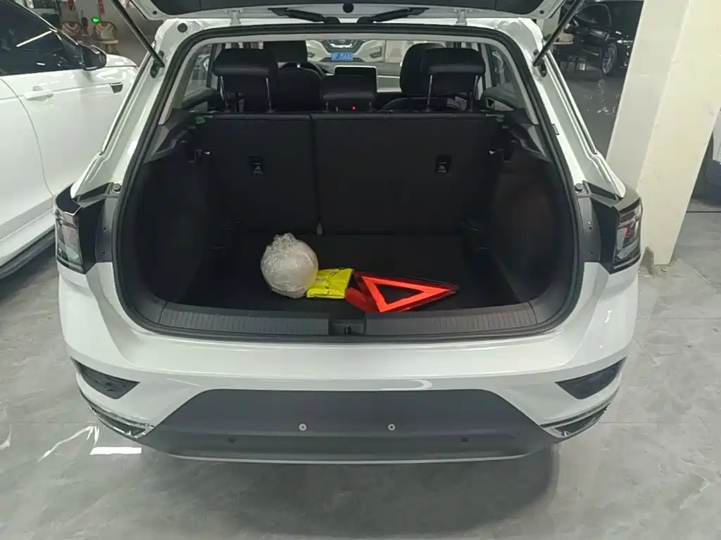 Volkswagen T-Roc — фото 19