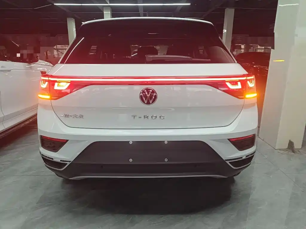 Volkswagen T-Roc — фото 6