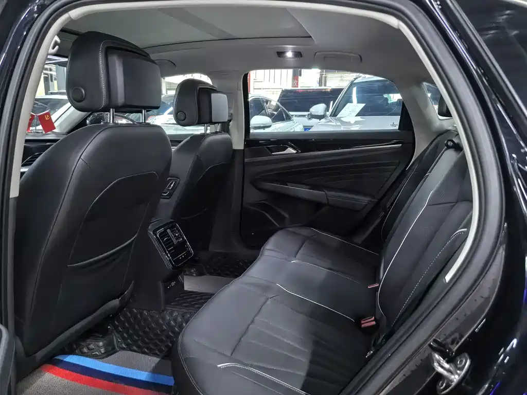 Volkswagen Passat — фото 8