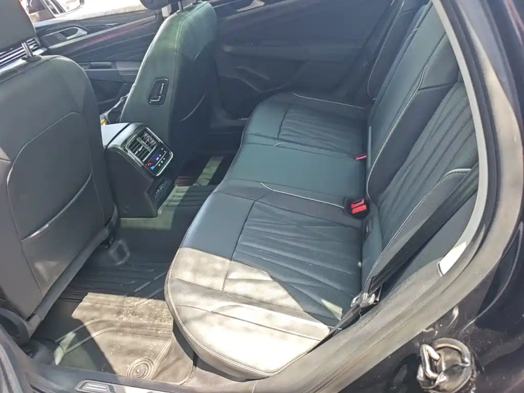 Volkswagen Passat — фото 17