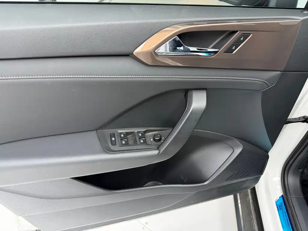 Volkswagen Tharu — фото 10