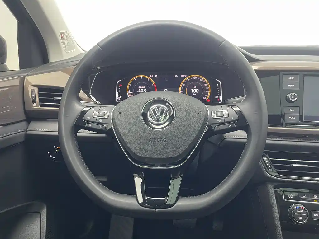 Volkswagen Tharu — фото 11