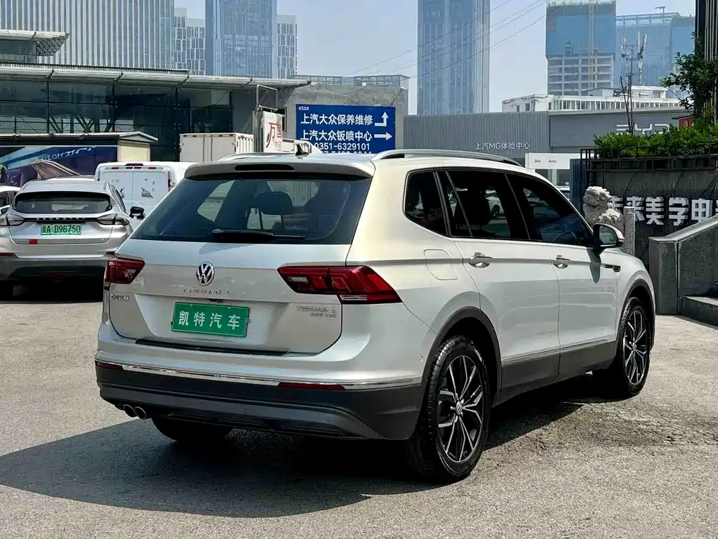 Volkswagen Tiguan L — фото 3
