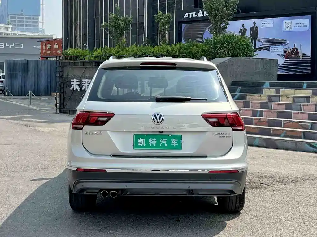 Volkswagen Tiguan L — фото 4