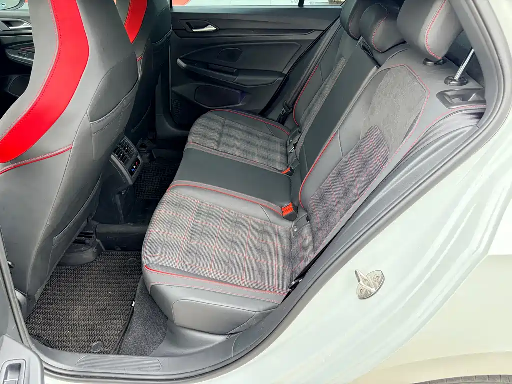 Volkswagen Golf GTI — фото 6
