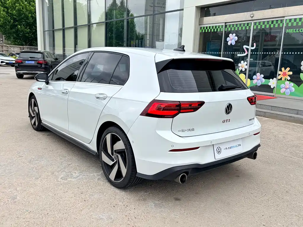 Volkswagen Golf GTI — фото 8
