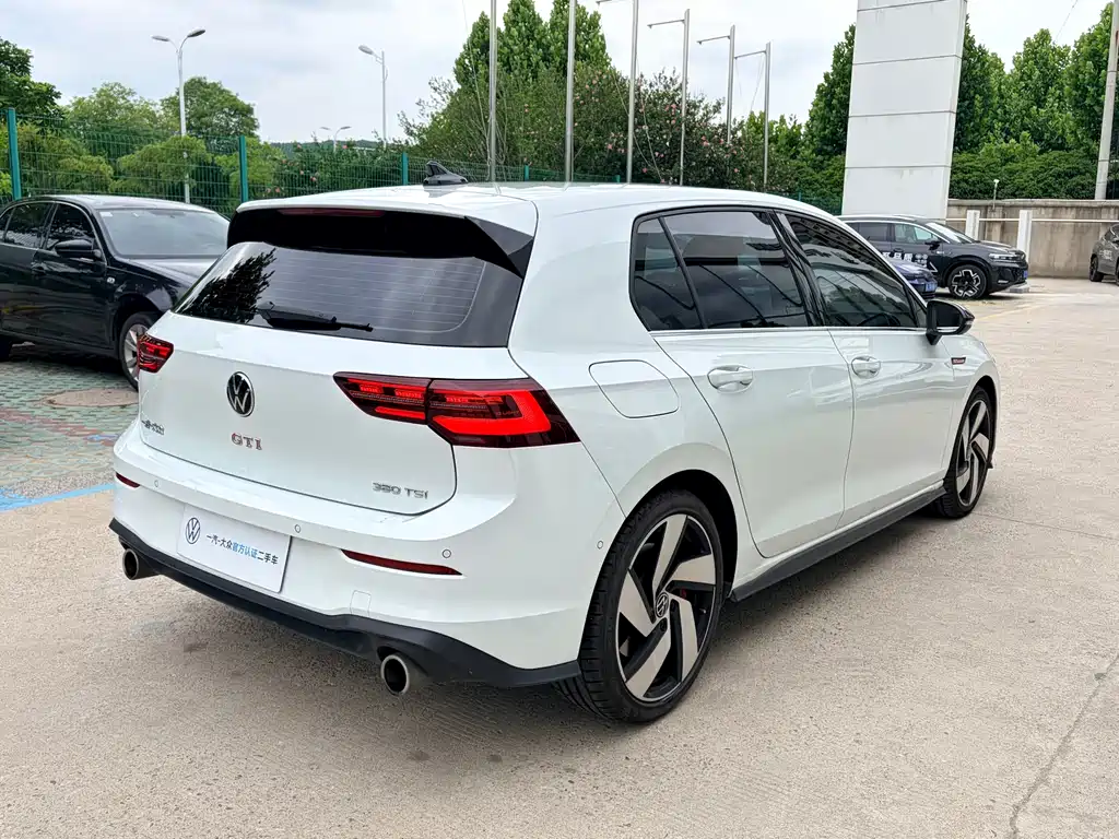 Volkswagen Golf GTI — фото 9