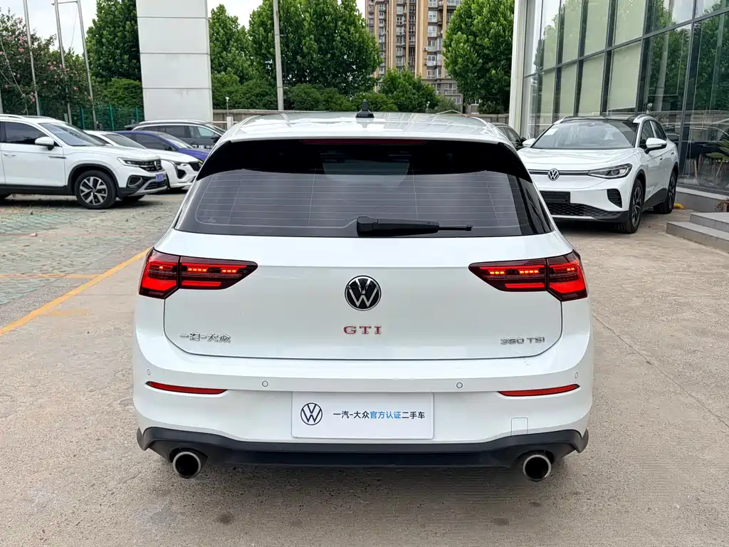 Volkswagen Golf GTI — фото 10