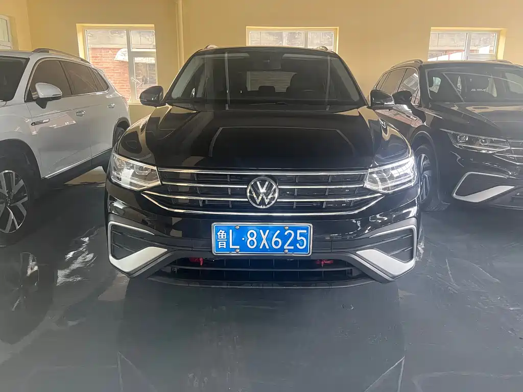 Volkswagen Tiguan L — фото 2