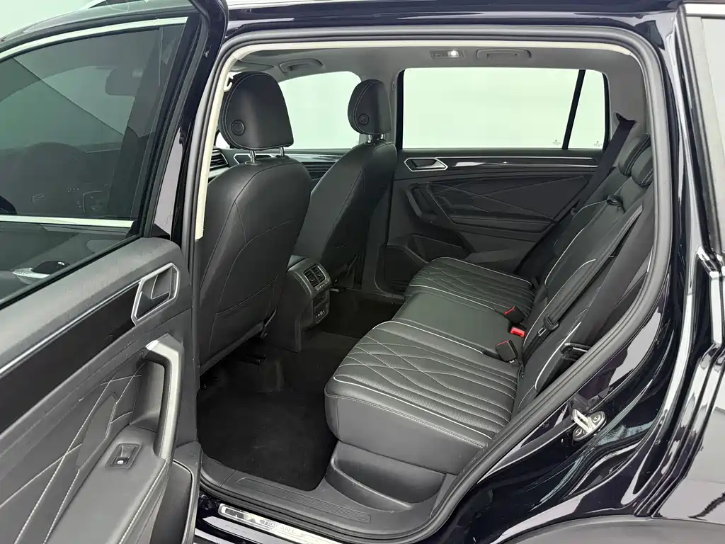 Volkswagen Tiguan L — фото 14