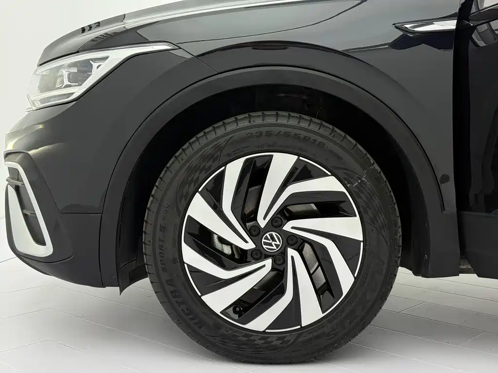 Volkswagen Tiguan L — фото 22