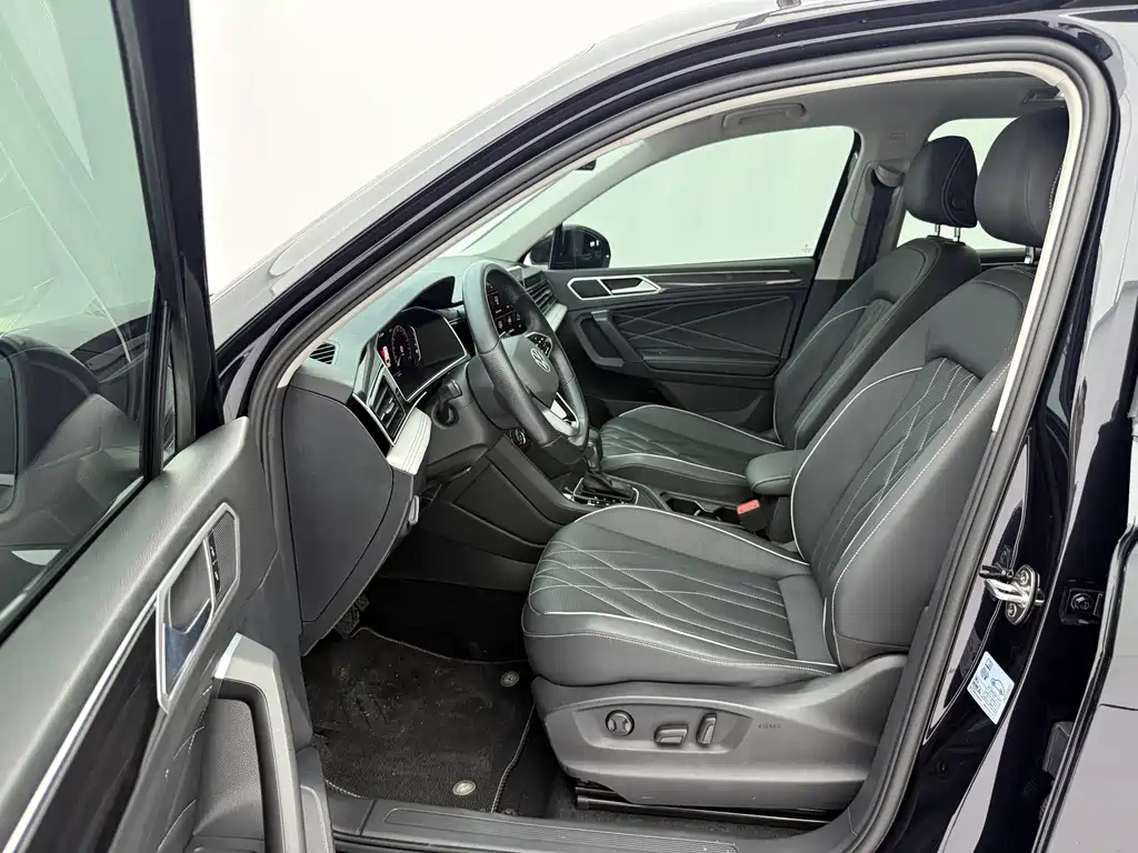Volkswagen Tiguan L — фото 23