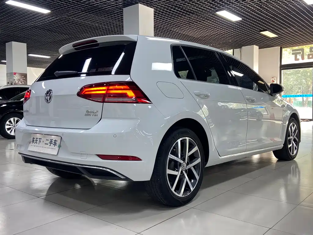 Volkswagen Golf — фото 6