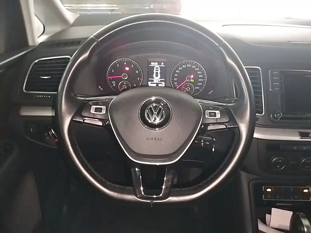 Volkswagen Sharan — фото 11