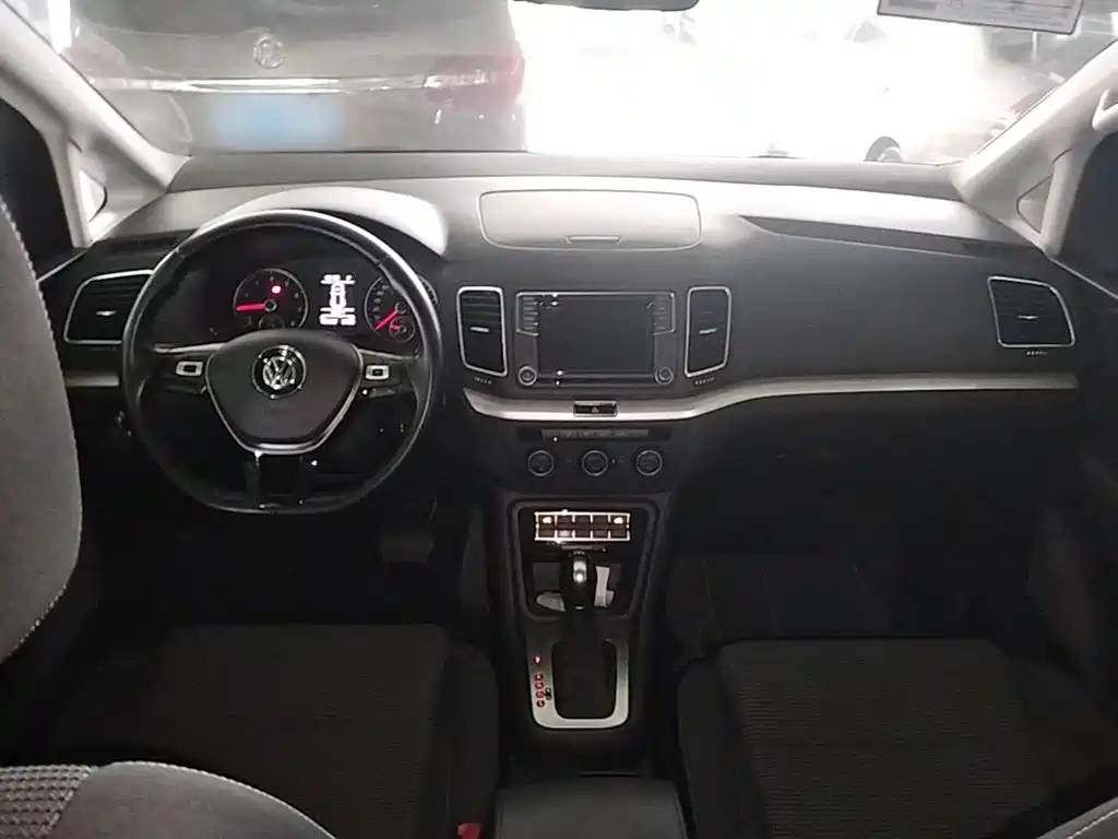 Volkswagen Sharan — фото 10