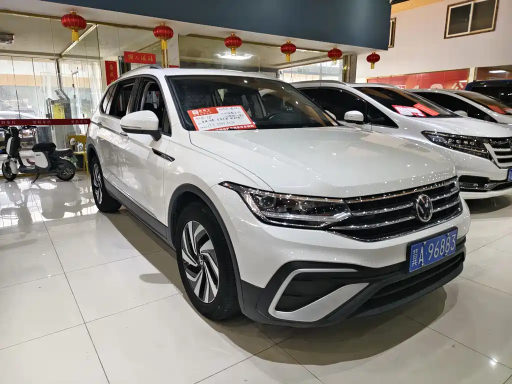 Volkswagen Tiguan L — фото 3
