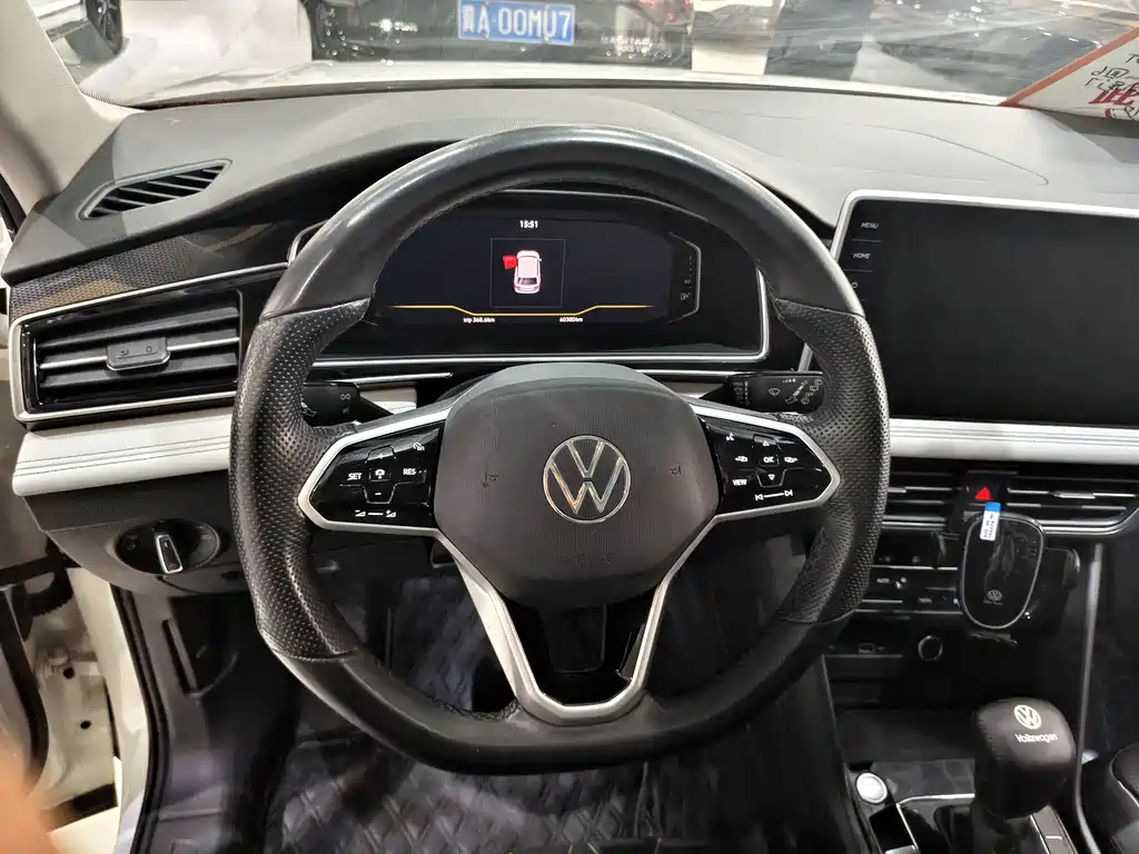 Volkswagen Tiguan L — фото 5
