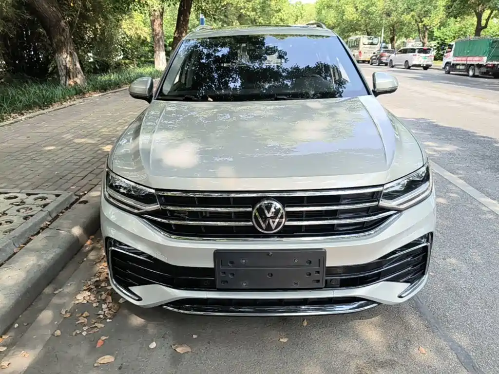 Volkswagen Tiguan L — фото 3
