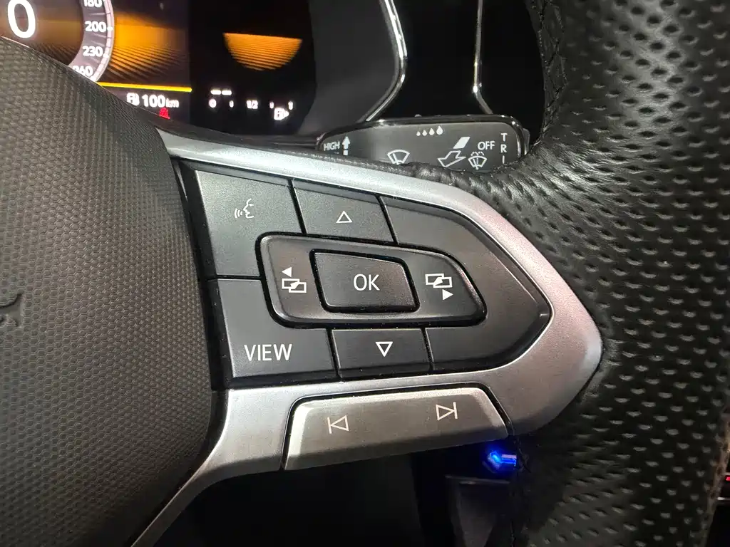 Volkswagen Passat — фото 15