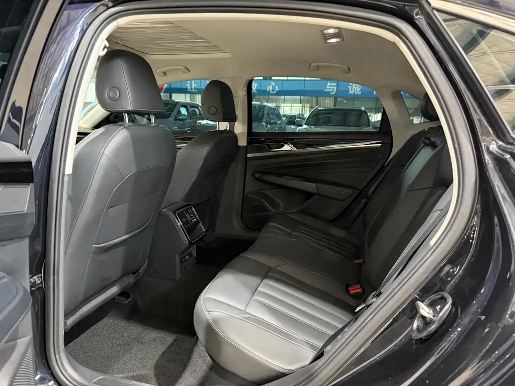 Volkswagen Passat — фото 8