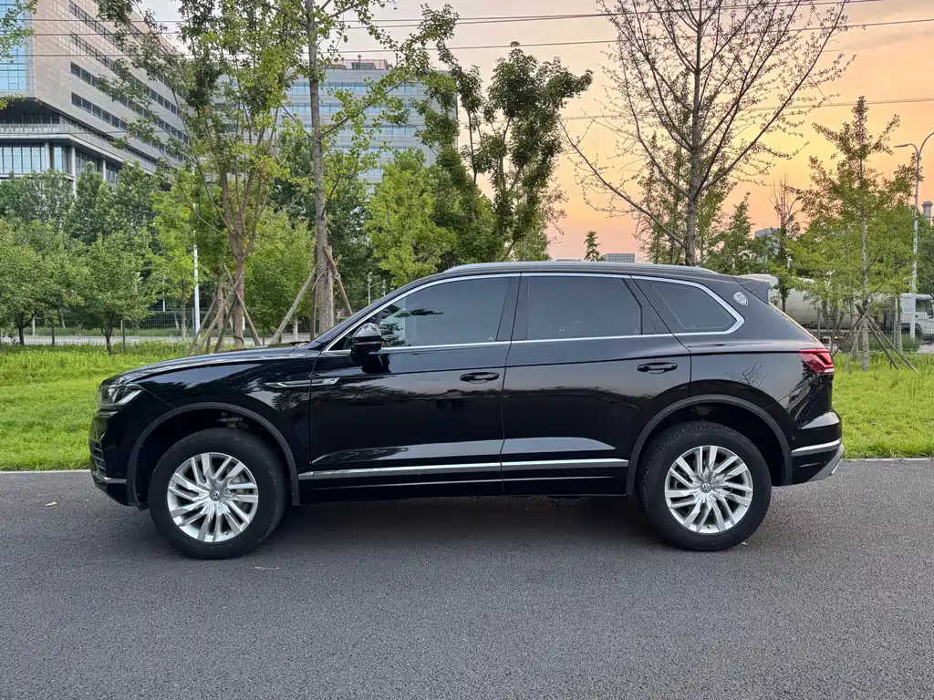 Volkswagen Touareg — фото 6