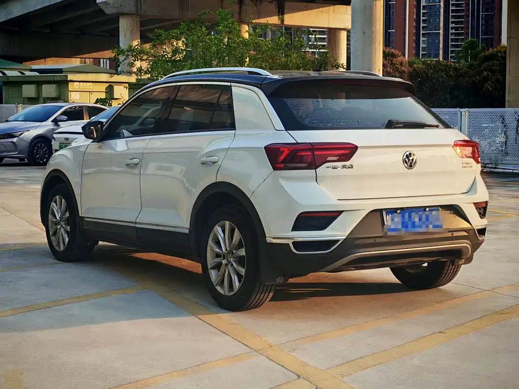 Volkswagen T-Roc — фото 7