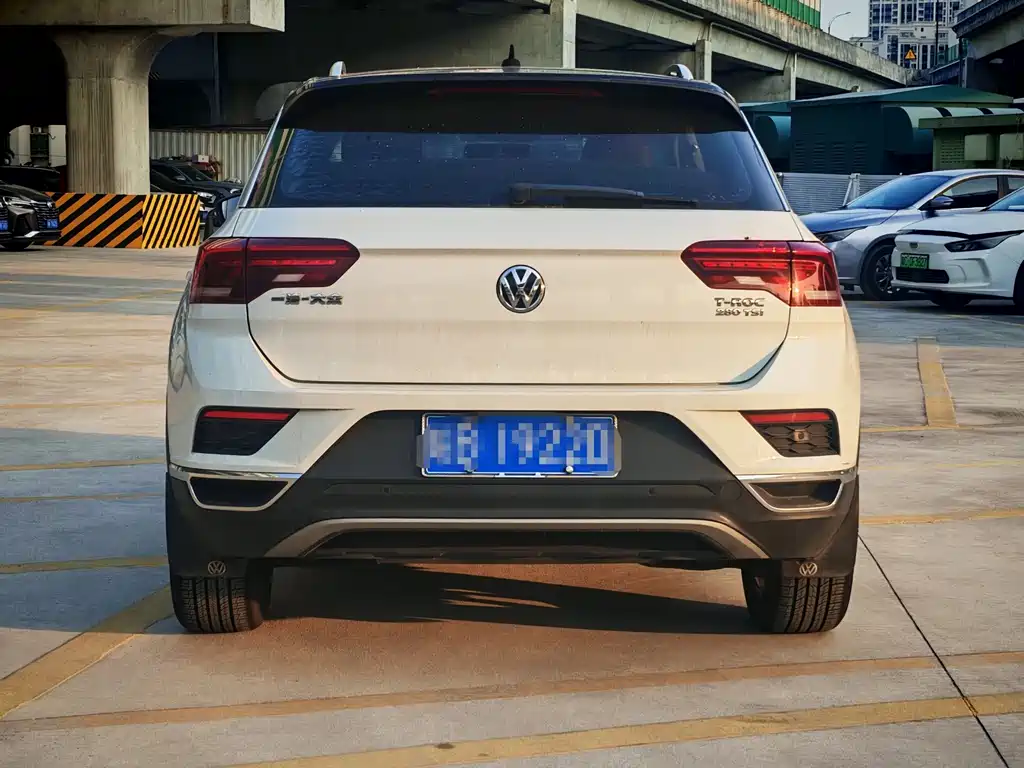 Volkswagen T-Roc — фото 8