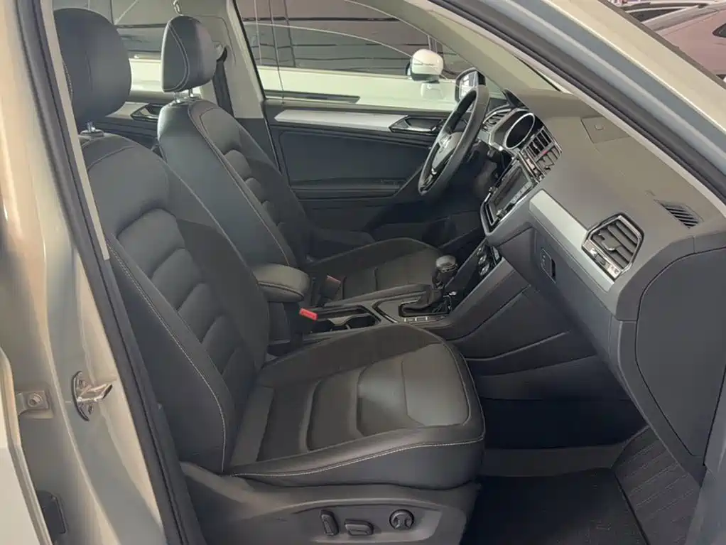 Volkswagen Tiguan L — фото 13