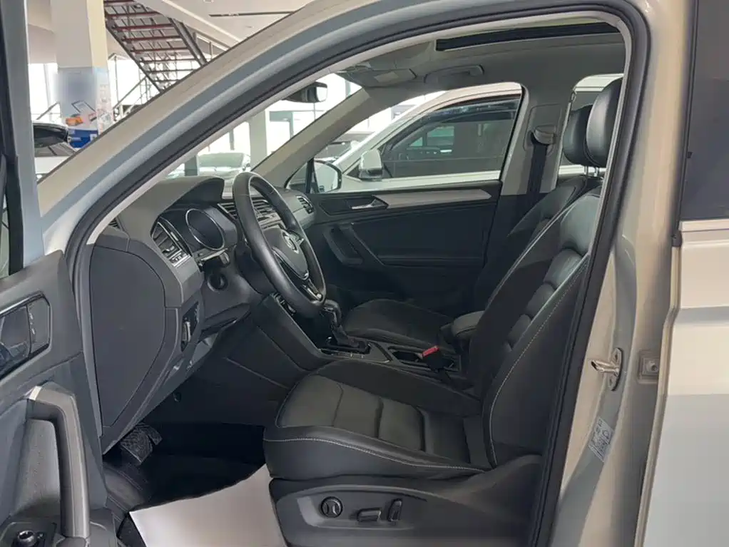 Volkswagen Tiguan L — фото 14