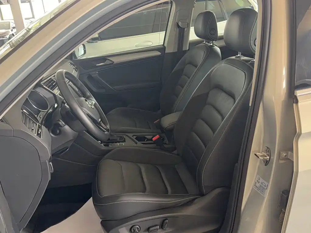 Volkswagen Tiguan L — фото 17