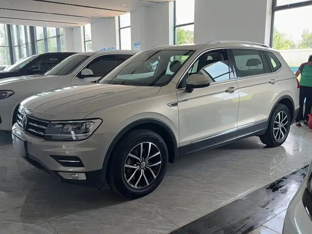 Volkswagen Tiguan L — фото 3