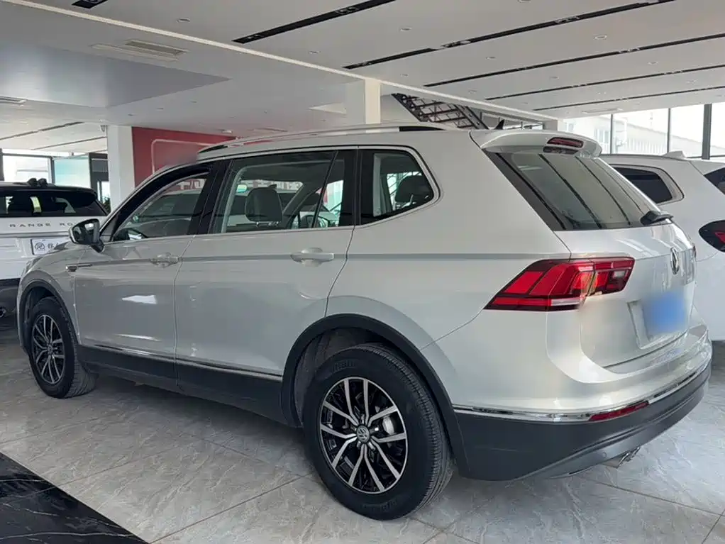 Volkswagen Tiguan L — фото 6