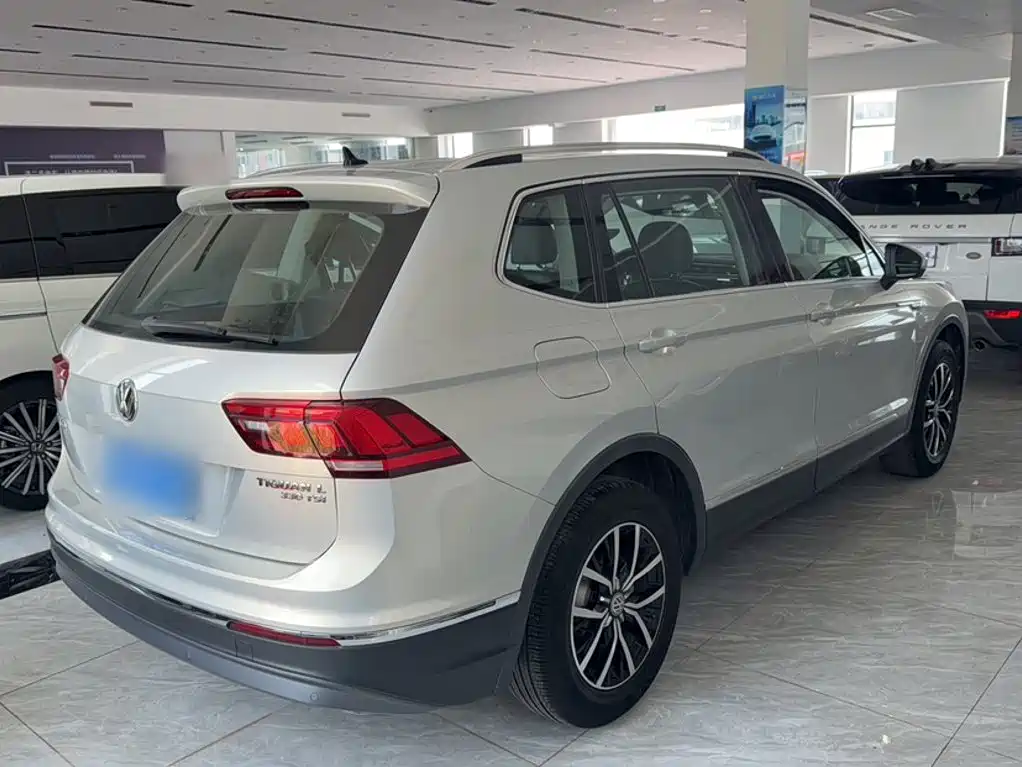 Volkswagen Tiguan L — фото 7