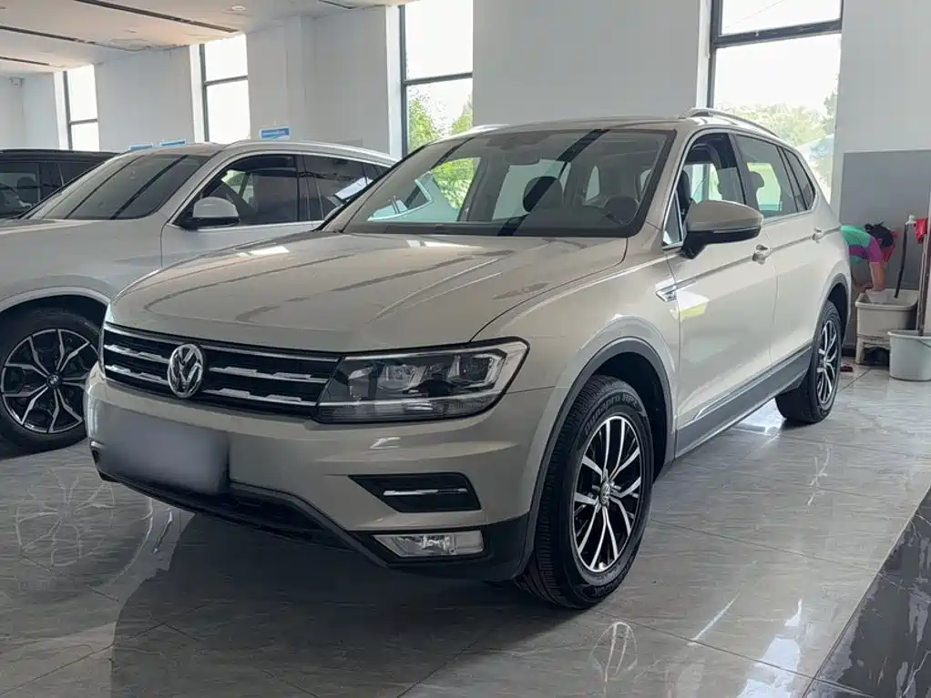 Volkswagen Tiguan L — фото 8