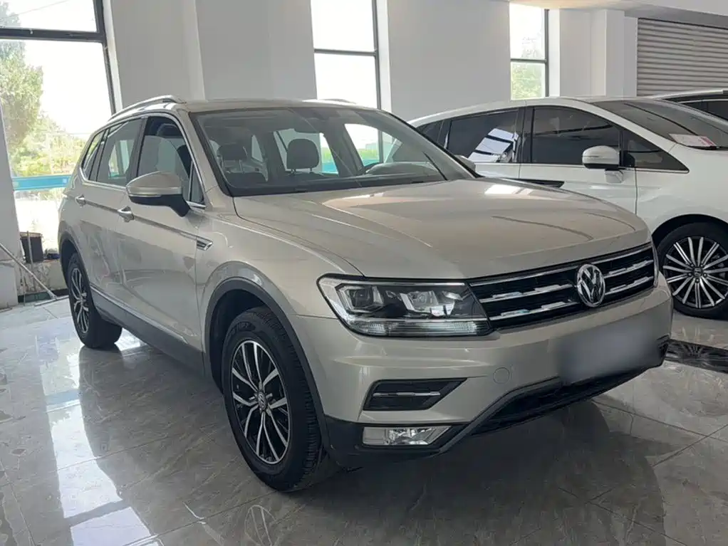 Volkswagen Tiguan L — фото 9