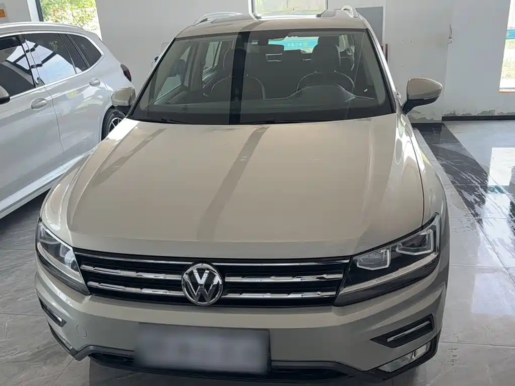 Volkswagen Tiguan L — фото 10