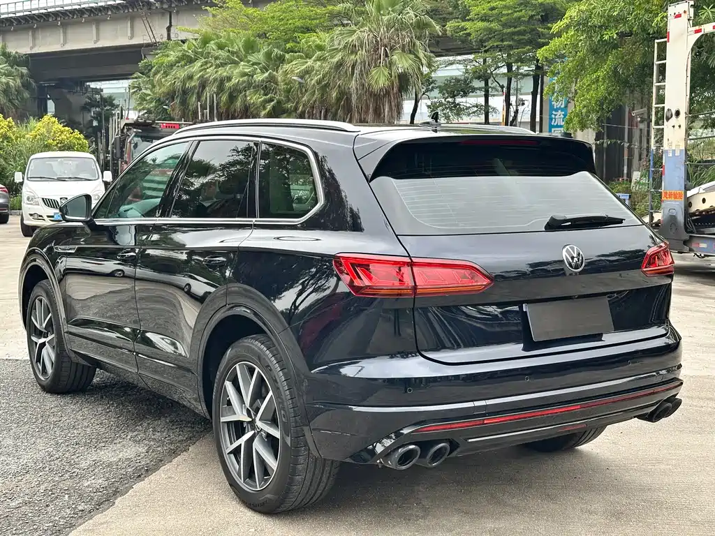 Volkswagen Touareg — фото 9