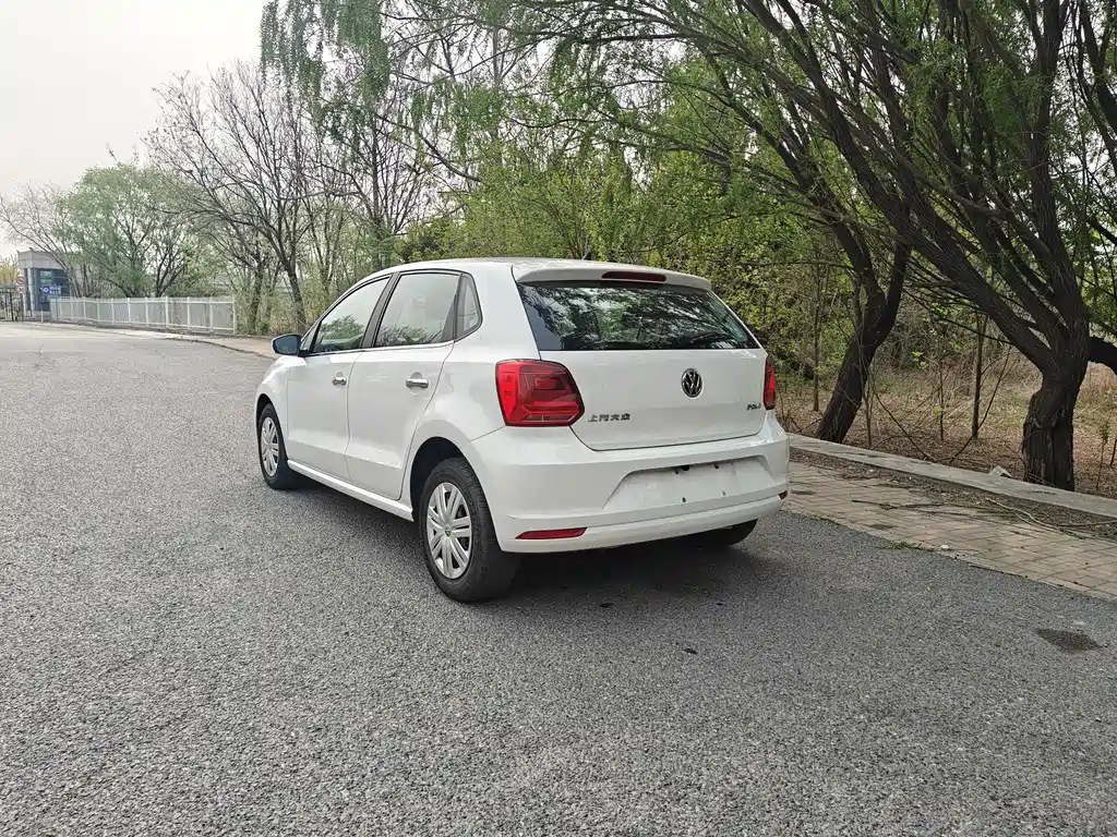 Volkswagen Polo — фото 10