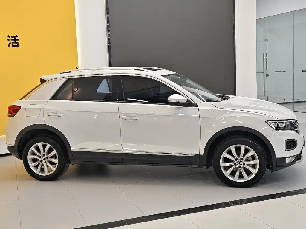 Volkswagen T-Roc — фото 7