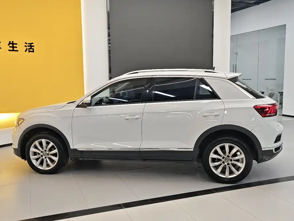 Volkswagen T-Roc — фото 8