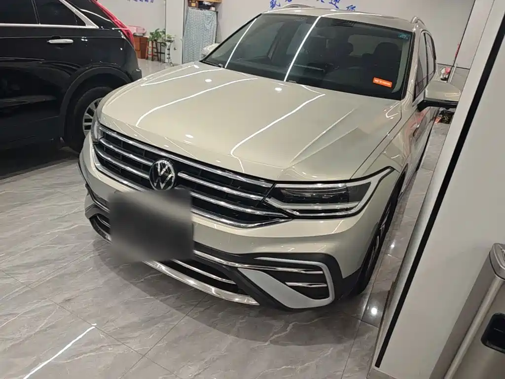 Volkswagen Tiguan L — фото 2