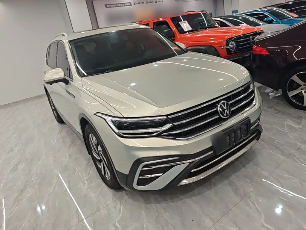 Volkswagen Tiguan L — фото 4