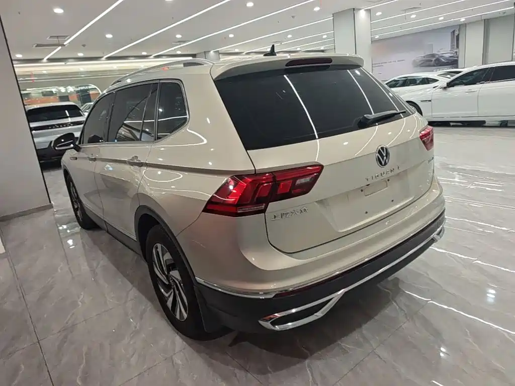Volkswagen Tiguan L — фото 5