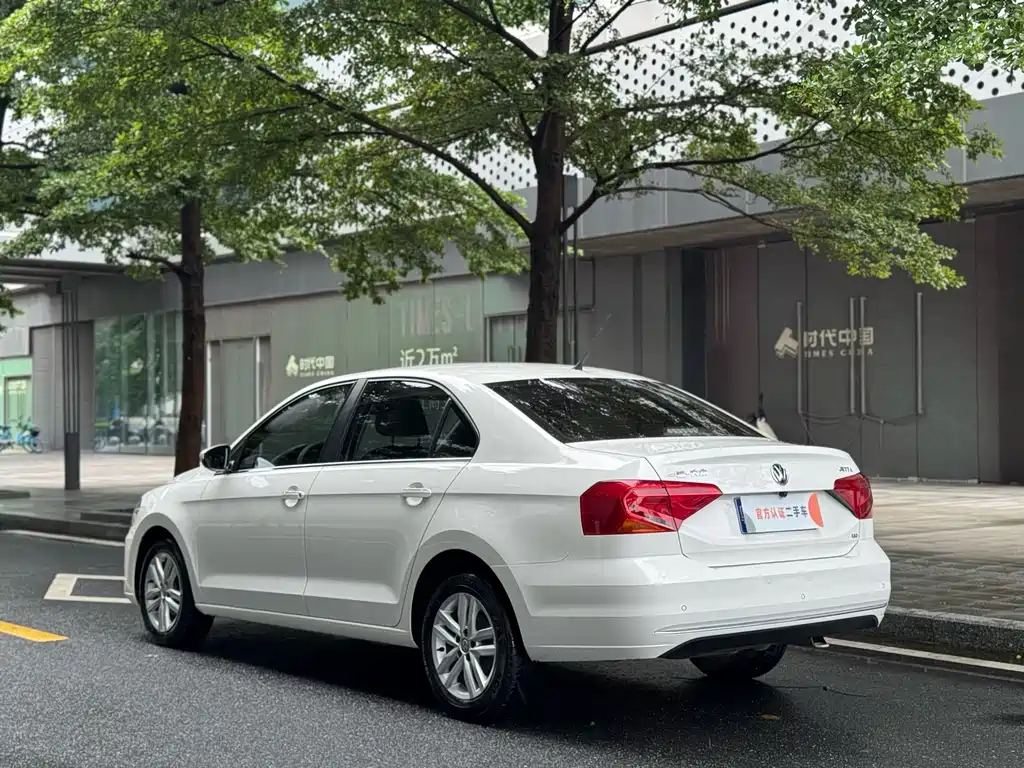 Volkswagen Jetta — фото 6