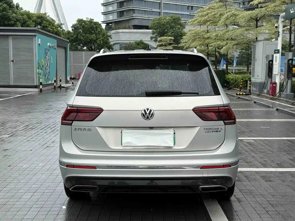 Volkswagen Tiguan L PHEV — фото 3